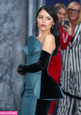 Jenna Ortega [ jenna-ortega-1 ] - My socks don’t match😬