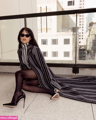 Jenna Ortega [ jenna-ortega-1 ] - Sooo Horny baby 🥺🥺 waiting for you in the hotel room like 😜