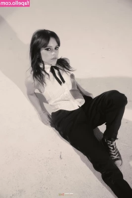 Jenna Ortega [ jenna-ortega-1 ] - Pink neko