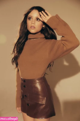 Jenna Ortega [ jenna-ortega-1 ] - Cum bake with me