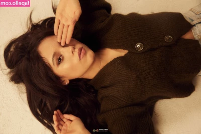 Jenna Ortega [ jenna-ortega-1 ] - Who needs a good dose of Vitamin D this morning