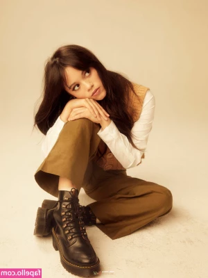 Jenna Ortega [ jenna-ortega-1 ] - Legs for days