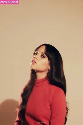 Jenna Ortega [ jenna-ortega-1 ] - Put me on top of your tree? Full set of 120 pics available, dm me for