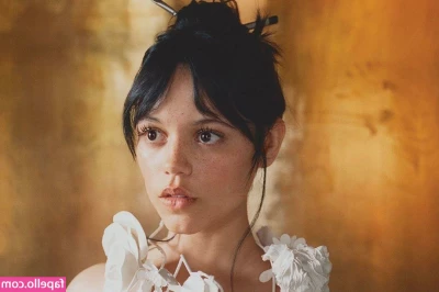 Jenna Ortega [ jenna-ortega-1 ] - On my way to Palm Springs - stay tuned for the
