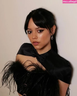 Jenna Ortega [ jenna-ortega-1 ] - I ve been SO hard at work  getting ready for tomorrow s show  I hope