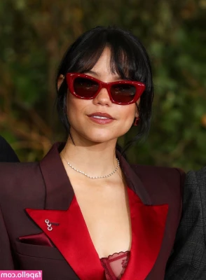 Jenna Ortega [ jenna-ortega-1 ] - Uno mas?