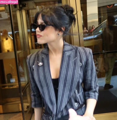 Jenna Ortega [ jenna-ortega-1 ] - Momma