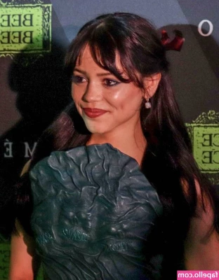 Jenna Ortega [ jenna-ortega-1 ] - Did you know this is called a bilfie without a slip 🩲 ?