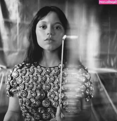 Jenna Ortega [ jenna-ortega-1 ] - Trop tôt pour dire bonne nuit   D humeur taquine