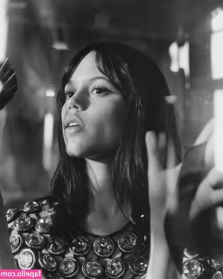 Jenna Ortega [ jenna-ortega-1 ] - Te gustaria ver como me quedo la cola asi de abierta