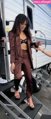 Jenna Ortega [ jenna-ortega-1 ] - Enjoying my time on vacation 💕