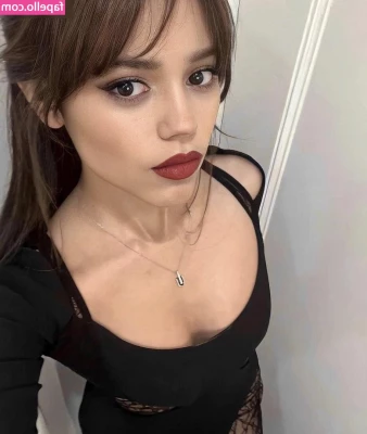 Jenna Ortega [ jenna-ortega-1 ] - I think I should start a private Snapchat  I m usually around a lot