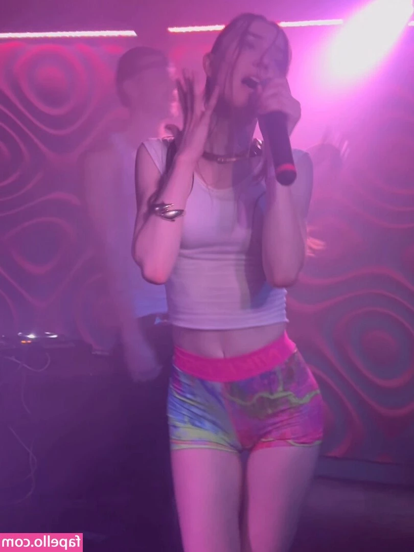 Tatiana Schwaninger [ tatiana-schwaninger ] - It s the WEEKEND BayBee