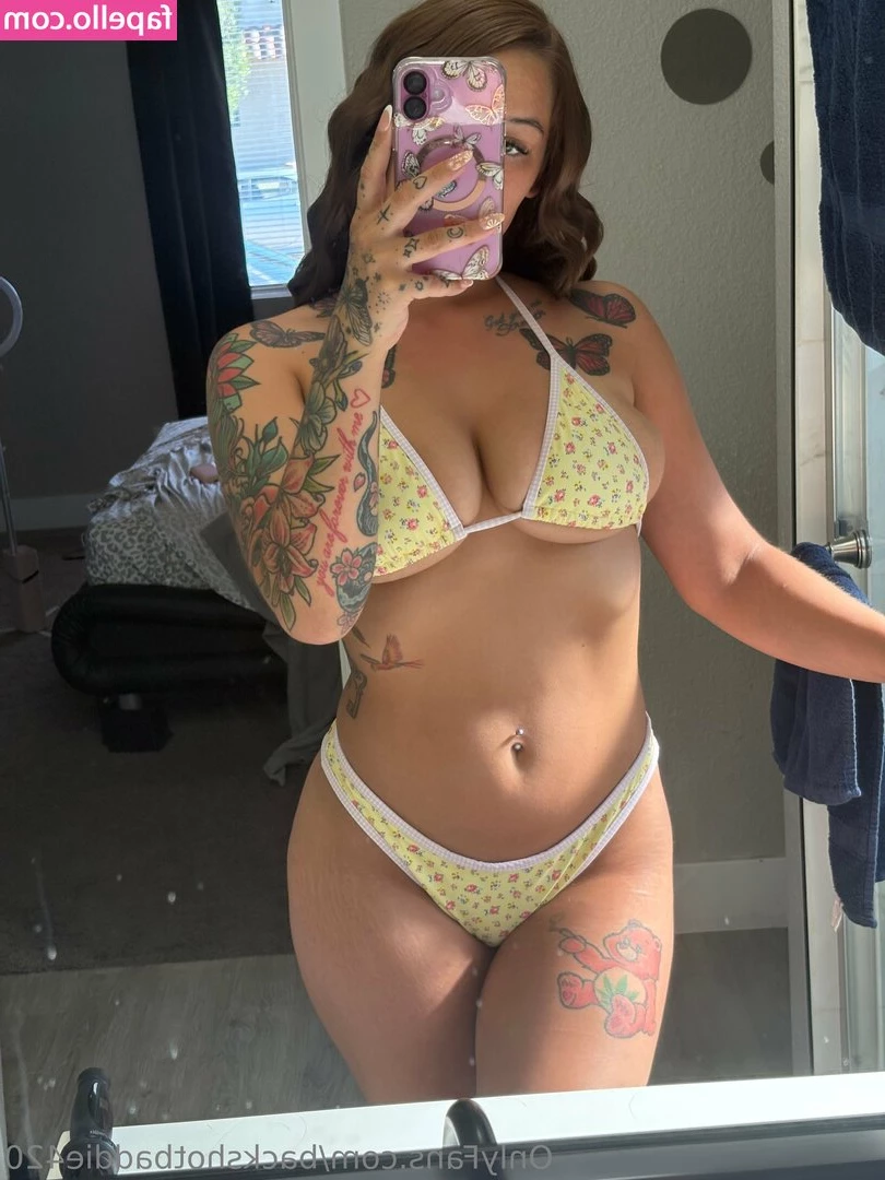 backshotbaddie420 - Goth girl with the pretty eyes