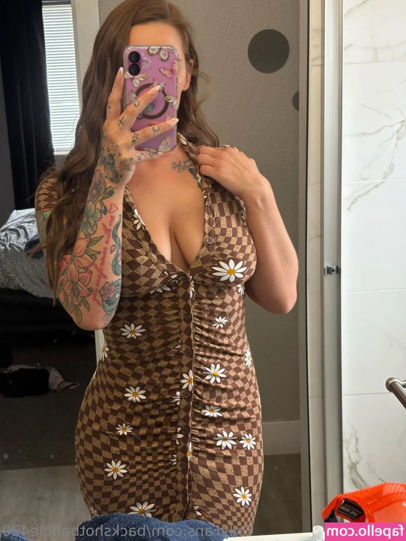 backshotbaddie420 - I like my ass 🤭😜🍑