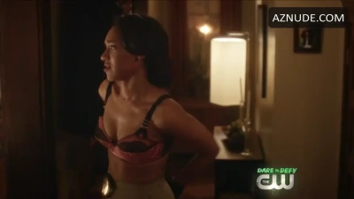 Candice Patton [ candice-patton ] - Throwback Thursday  Little bit older video but have a feeling you ll