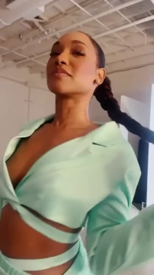  [ candice-patton ] - oh tits. 🍒 😉