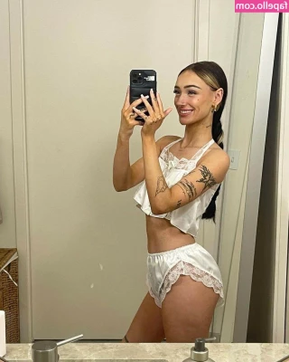 rhegancoursey [ rhegancoursey-2 ] - A little more  hollyevans