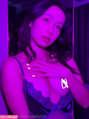 maggiechow123 - do you wanna see me doing magic things with my ass?🍑