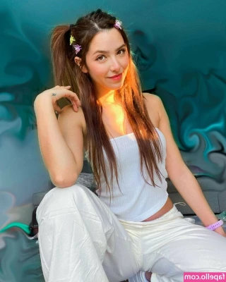 ASMR Glow [ asmr-glow ] - Pretty 19 year old showing me the pussy