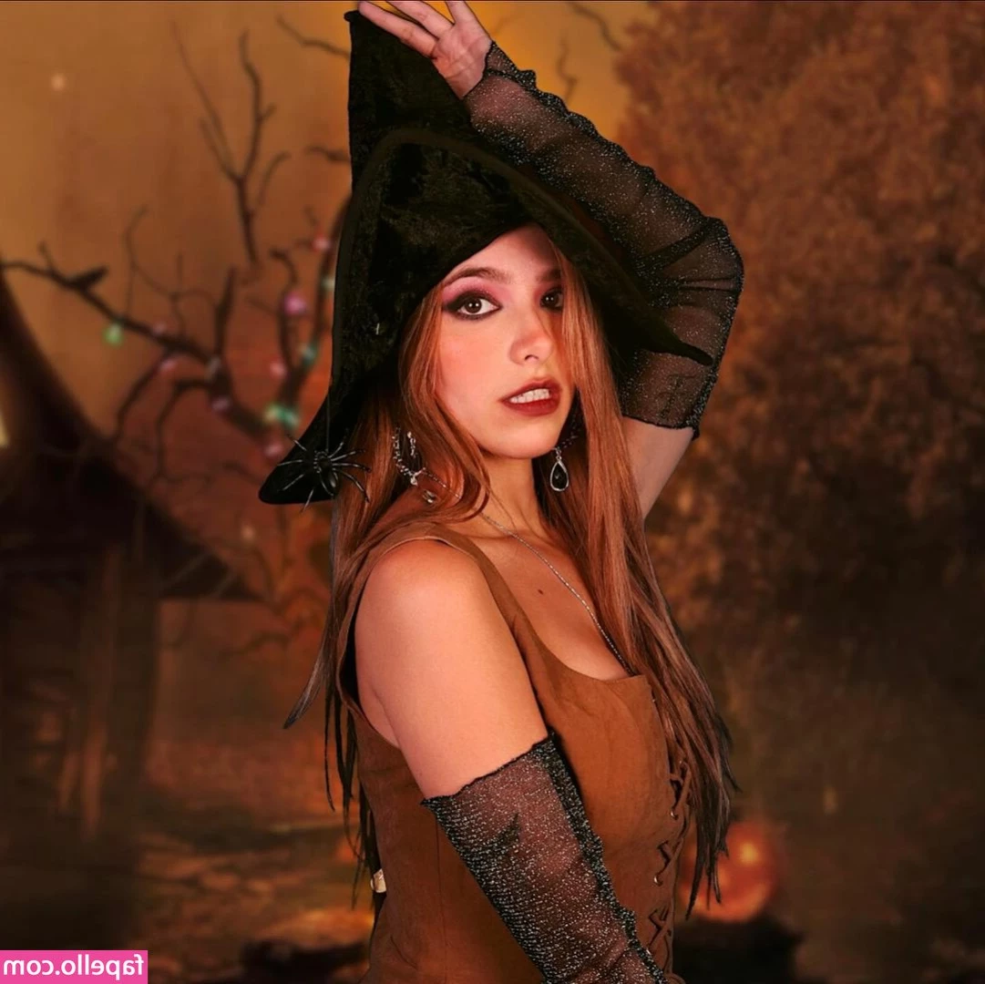 ASMR Glow [ asmr-glow ] - Playing with my snake 🐍