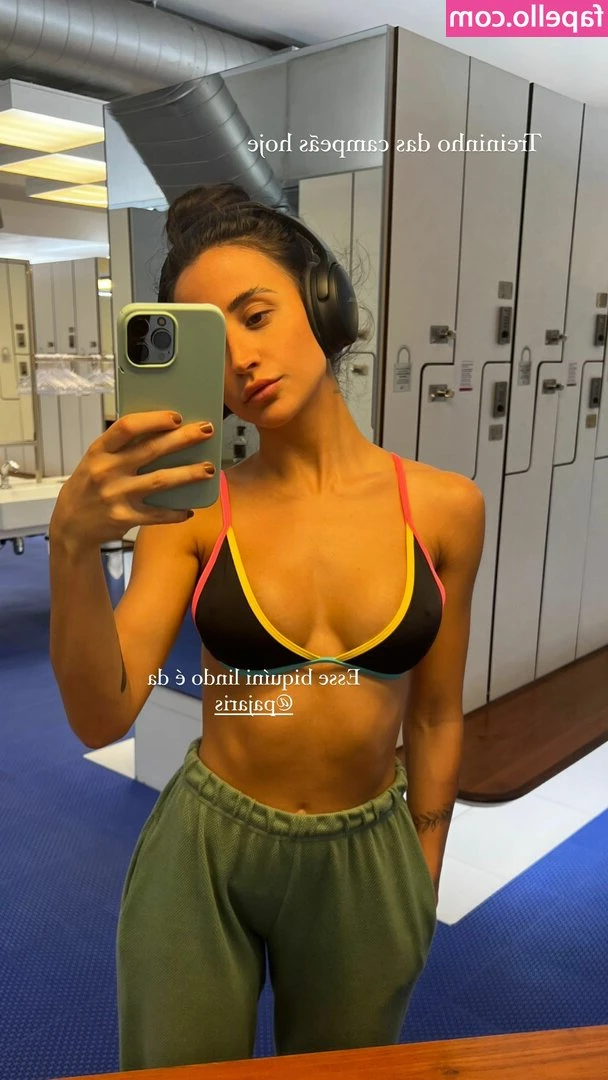 Mariana Nolasco [ mariana-nolasco ] - Wearing red makes me feel festive ♥️ help me get into the