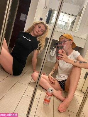 J Jolene [ j-jolene ] - lookin like a lil snack 👅