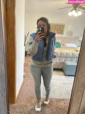 Innocent Sizequeen Nextdoor [ innocent-sizequeen-nextdoor ] - I look huuuuuuuge this is crazy 😳😳