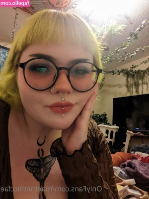 maethethiccfae - Just me being utterly horny 🤷‍♂️ Any further caption needed?