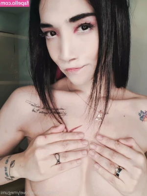 lovelymegumi - Going live to do a try-on... come say hi!