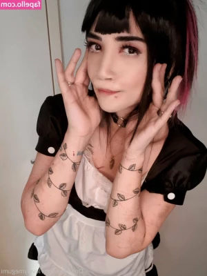 lovelymegumi - Hi everyone  First-ever foot pic  Cum see the goods before they re