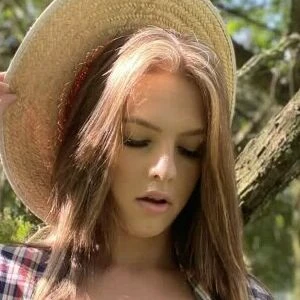 Lenna Lux