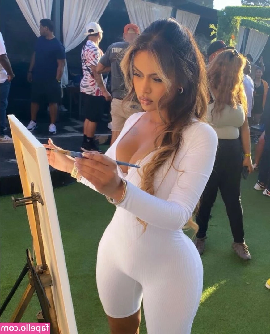 Liagoldy - I tried 😂😂😂😂  I will take more public pics when i can 🥰