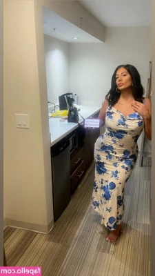 Sweetrileyxox - Quién se arrodilla y me la pone bien dura