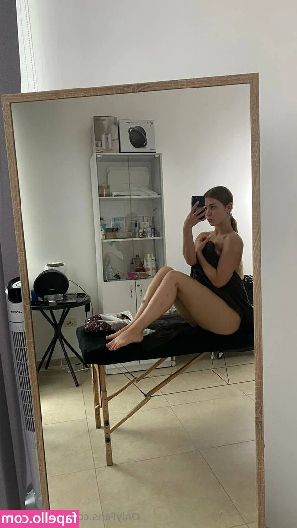 evy_barbie [ evy-barbie ] - Hey babes 💋 I’ll be going LIVE for shower time here soon 💜