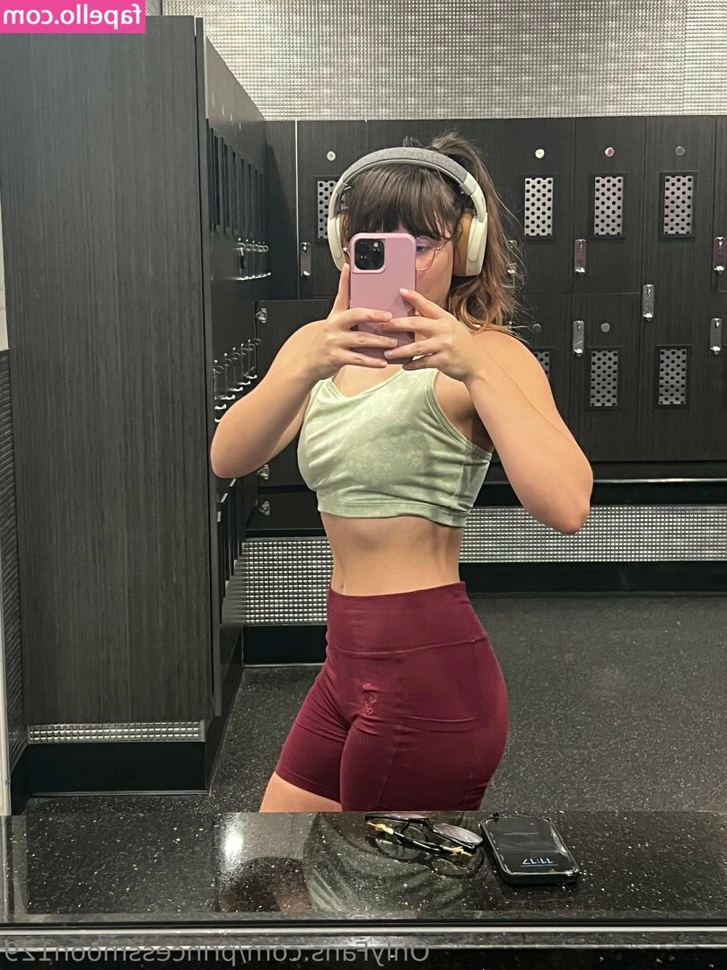 lostfaeskates - "Do you want to see how I undress just for you? Subscribe, write to