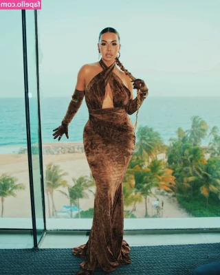Janney Marín Rivera [ janney-marin-rivera ] - Please vote  for me option c Ill return the favor v4v v4l v4s  Of