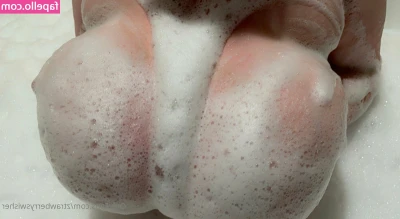ztrawberryswisher - Would you make eye contact with me while I'm sucking your dick?😍