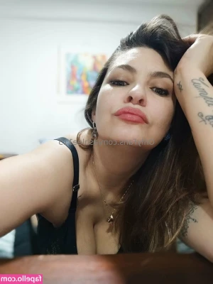 ashlee115 - Mes petits pieds caché au chaud sous la couette   Vous les trouvez