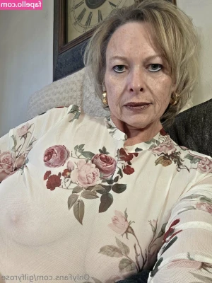 gilfyrose - I love to show myself to y’all knowing you’ll masturbate to my