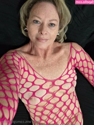 gilfyrose - Fun Fact: I love getting my ass licked 👅