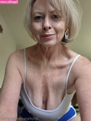 gilfyrose - Weekly Video  yummy peach pie (dildo) in my yummy boy pussy! I like