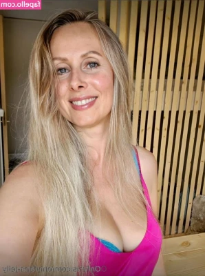 milanahotie - Thinking about some new latex pics&vids  And have a question: do