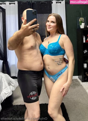 Dakota Hotwife [ dakota-hotwife ] - Happy Sunday 💕
