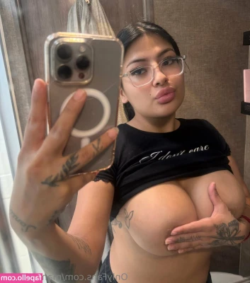 mamacitariss - Ready to swim with me? Or would you rather play with me? 🤭