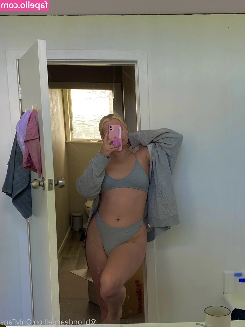 Paige Honey [ paige-honey ] - New BG scene!! 17 mins Multiple positions, fingering, titty