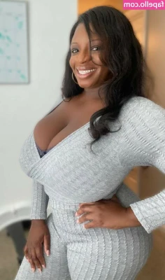 Tyrabeckybuilt - Which look is better?🥰😏