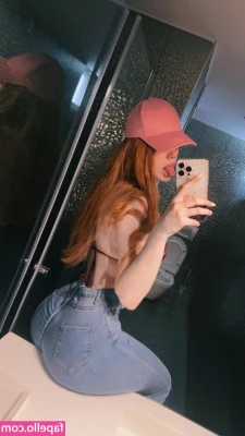 fraaoula - Busting out of this sports bra