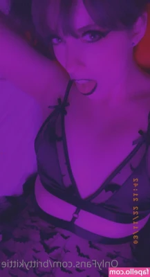 brittykittie - Morning mammaries to start off this Monday!