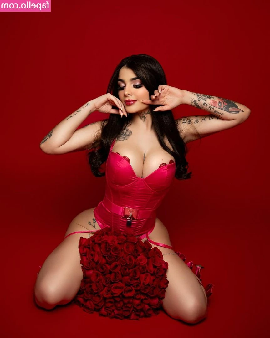 Karely Ruiz [ karely-ruiz-1 ] - Summer time   amp  the livin s easy    I found a super cute lil gif